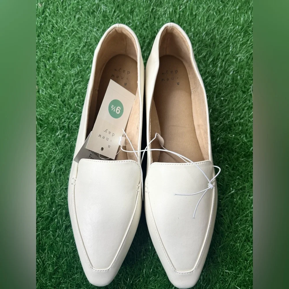 A New‎ Day Cream Flats Slip-On Loafers Size 9.5